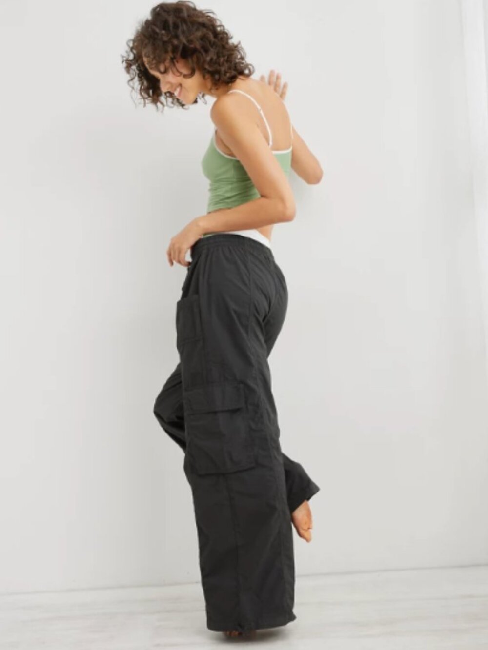American Eagle black lightweight cargo pants wide leg drawstring